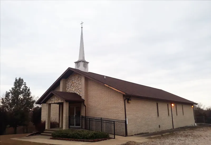 Briarwood Baptist Church building and steeple