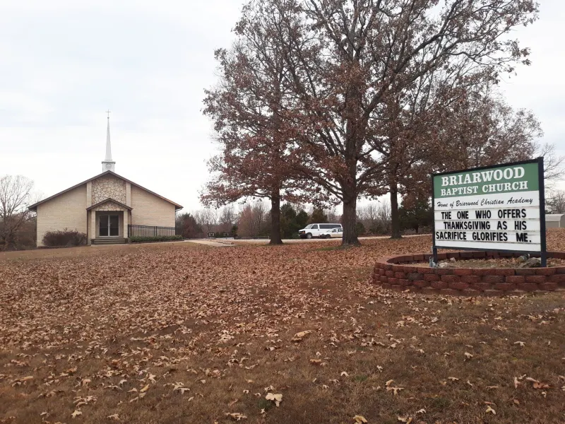 Briarwood Baptist Church and its sign along the road
